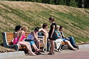 Жители Костромы отдыхают на набережной Волги