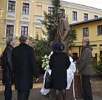 Памятник Зиновьеву в Костроме